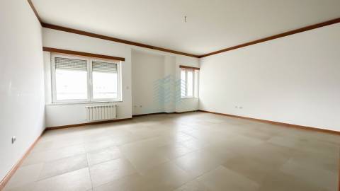 Apartamento T2 com arrecadação na cave - Torres Novas