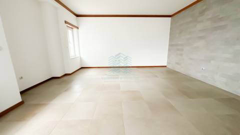 Apartamento T2 com arrecadação na cave - Torres Novas