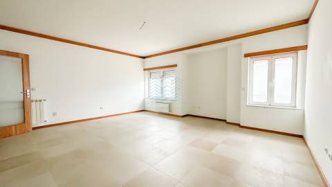 Apartamento T2 com arrecadação na cave - Torres Novas