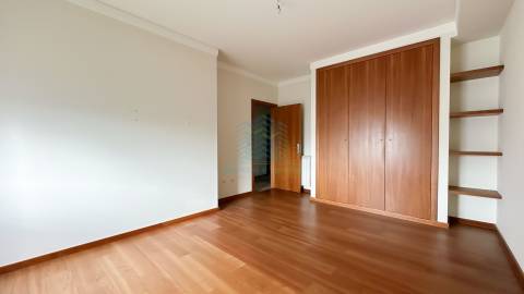 Apartamento T2 com arrecadação na cave - Torres Novas