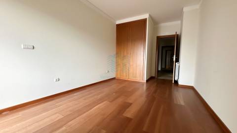 Apartamento T2 com arrecadação na cave - Torres Novas
