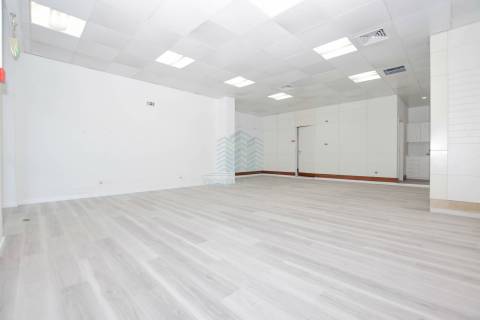 Loja destinada a comércio e serviços em Torres Novas