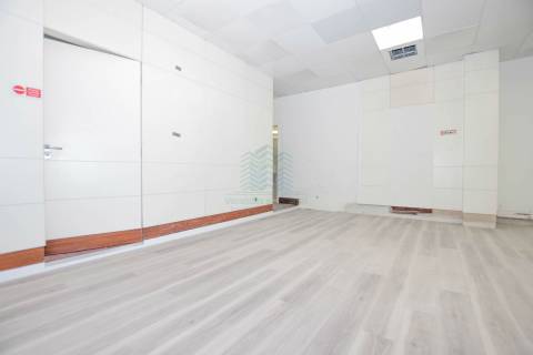 Loja destinada a comércio e serviços em Torres Novas