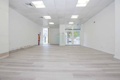 Loja destinada a comércio e serviços em Torres Novas