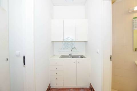 Loja destinada a comércio e serviços em Torres Novas