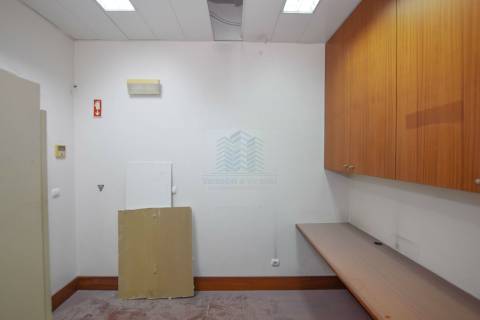 Loja destinada a comércio e serviços em Torres Novas