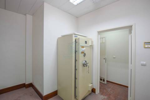 Loja destinada a comércio e serviços em Torres Novas