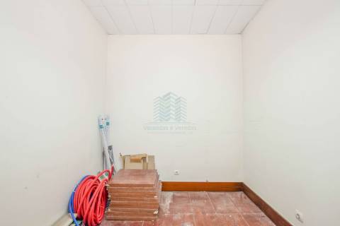 Loja destinada a comércio e serviços em Torres Novas