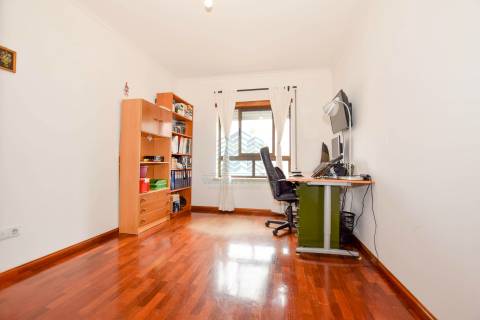 Apartamento T3 com garagem em Torres Novas