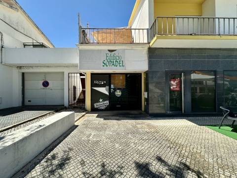 Loja em Abrantes destinada a comércio e serviços