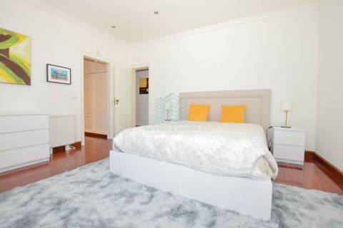 Moradia térrea T4 com garagens e piscina em Casal da Pinheira Torres Novas