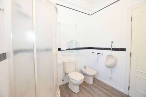 Moradia térrea T4 com garagens e piscina em Casal da Pinheira Torres Novas