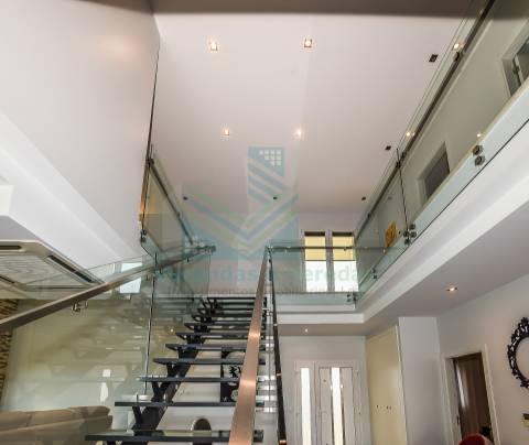 Moradia de luxo T5 com piscina e anexo