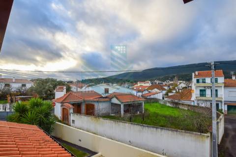 Moradia de luxo T5 com piscina e anexo