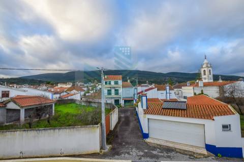 Moradia de luxo T5 com piscina e anexo