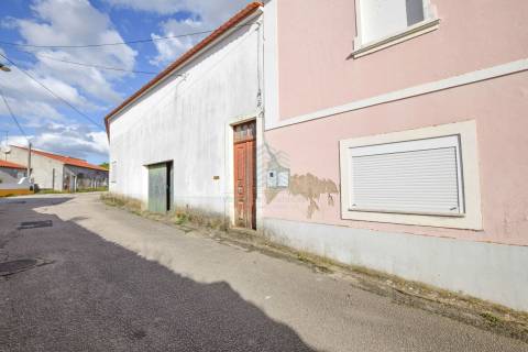 Moradia T7 com Garagem e Armazém - Alcorochel - Torres Novas