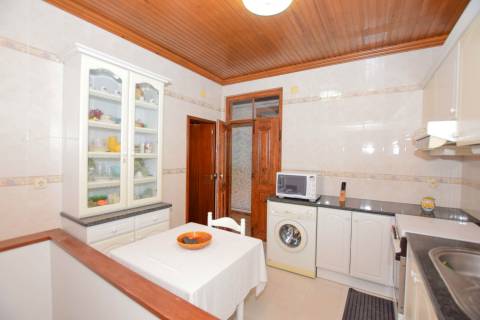 Moradia T7 com Garagem e Armazém - Alcorochel - Torres Novas