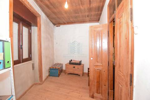 Moradia T7 com Garagem e Armazém - Alcorochel - Torres Novas