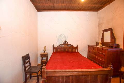 Moradia T7 com Garagem e Armazém - Alcorochel - Torres Novas