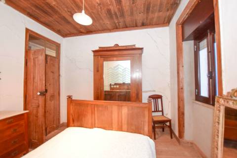 Moradia T7 com Garagem e Armazém - Alcorochel - Torres Novas