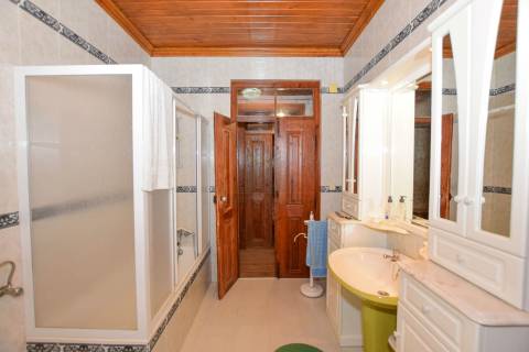 Moradia T7 com Garagem e Armazém - Alcorochel - Torres Novas