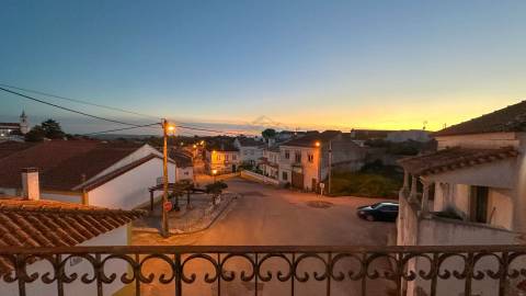 Moradia T7 com Garagem e Armazém - Alcorochel - Torres Novas