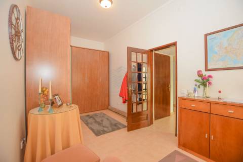 Moradia T4+1 com anexo e logradouro em Quinta da Silvã - Torres Novas