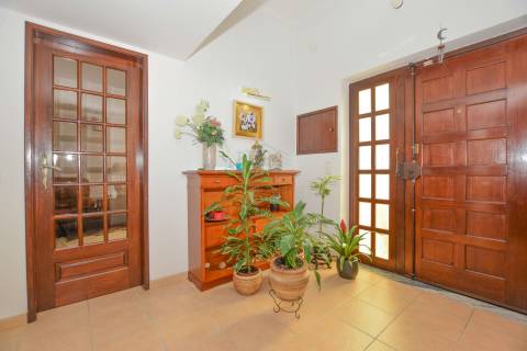 Moradia T4+1 com anexo e logradouro em Quinta da Silvã - Torres Novas