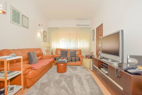 Moradia T4+1 com anexo e logradouro em Quinta da Silvã - Torres Novas