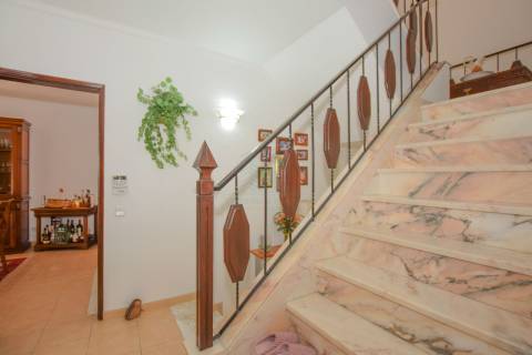 Moradia T4+1 com anexo e logradouro em Quinta da Silvã - Torres Novas