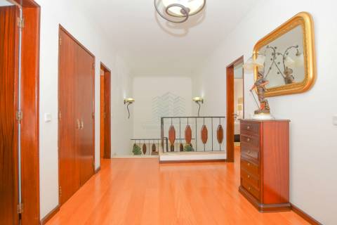 Moradia T4+1 com anexo e logradouro em Quinta da Silvã - Torres Novas