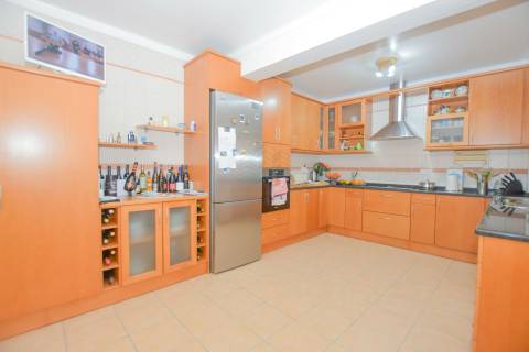 Moradia T4+1 com anexo e logradouro em Quinta da Silvã - Torres Novas