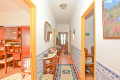 Moradia T3 com Anexos, Garagem e Terreno no Casal da Pinheira