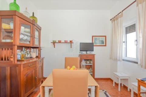 Moradia T3 com Anexos, Garagem e Terreno no Casal da Pinheira