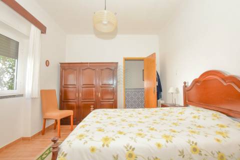 Moradia T3 com Anexos, Garagem e Terreno no Casal da Pinheira