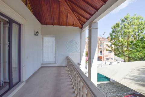 Moradia T3+2 com jardim e logradouro em Quinta da Silvã - Torres Novas