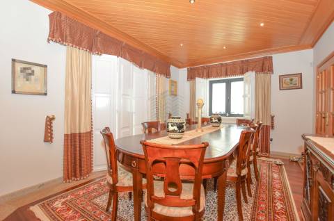 Moradia T3+2 com jardim e logradouro em Quinta da Silvã - Torres Novas