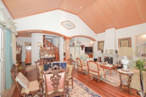 Moradia T3+2 com jardim e logradouro em Quinta da Silvã - Torres Novas