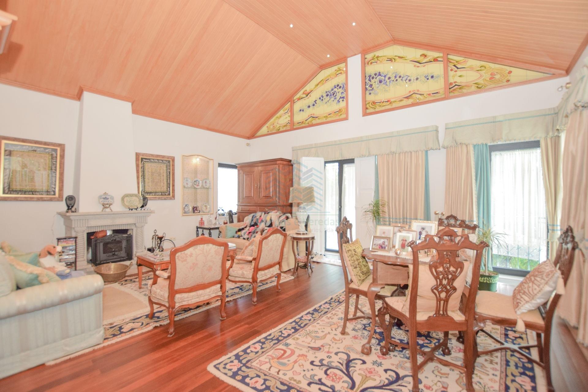 Moradia T3+2 com jardim e logradouro em Quinta da Silvã - Torres Novas