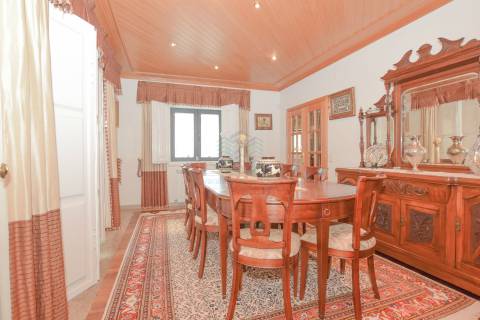 Moradia T3+2 com jardim e logradouro em Quinta da Silvã - Torres Novas