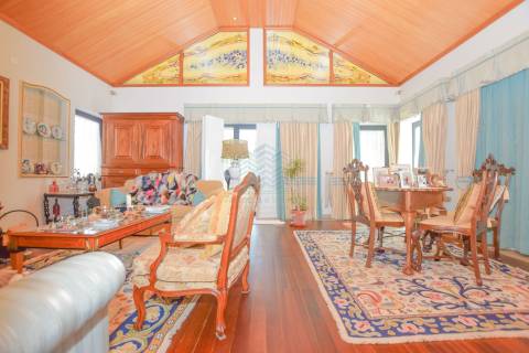 Moradia T3+2 com jardim e logradouro em Quinta da Silvã - Torres Novas