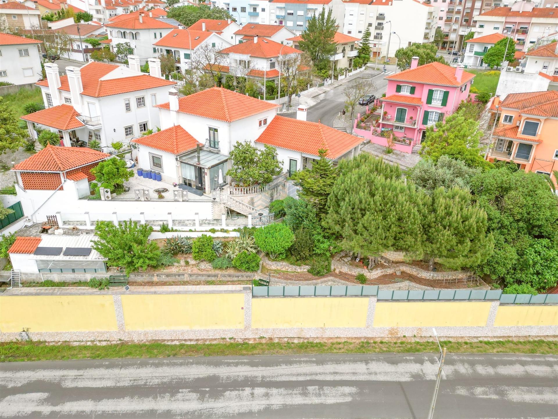 Moradia T3+2 com jardim e logradouro em Quinta da Silvã - Torres Novas