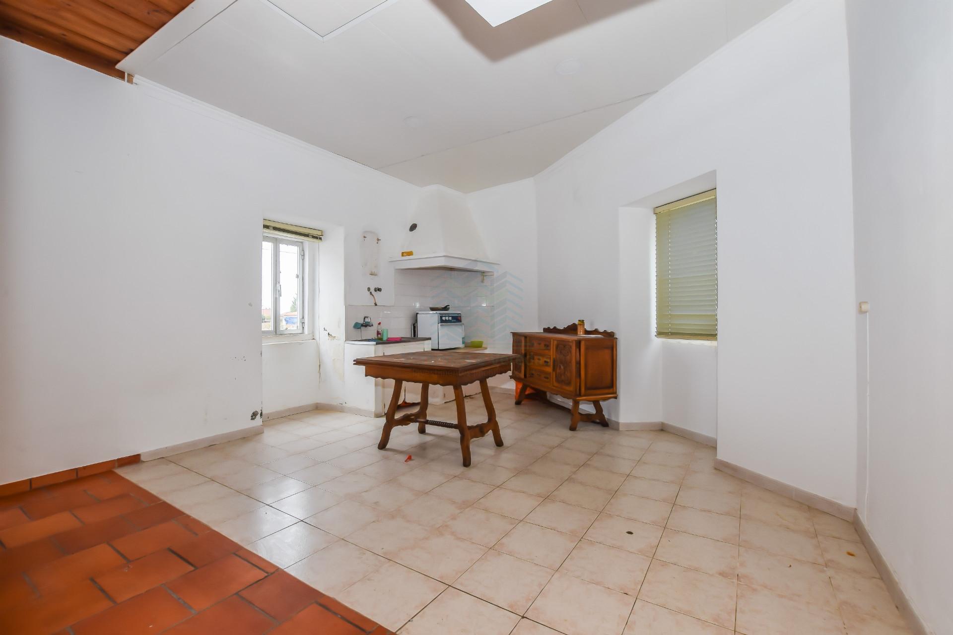 Moradia T3 com Garagem e Poço em Alcorochel, Torres Novas