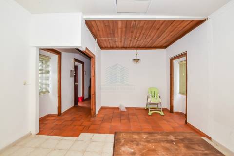 Moradia T3 com Garagem e Poço em Alcorochel, Torres Novas