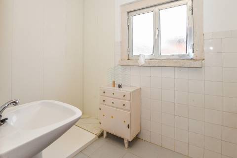 Moradia T3 com Garagem e Poço em Alcorochel, Torres Novas