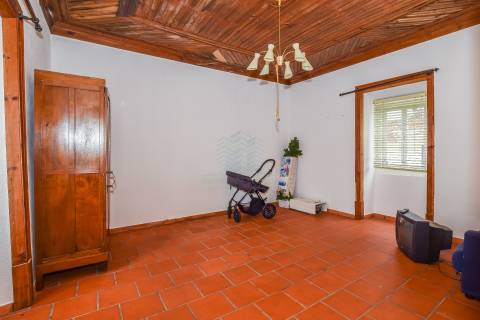 Moradia T3 com Garagem e Poço em Alcorochel, Torres Novas