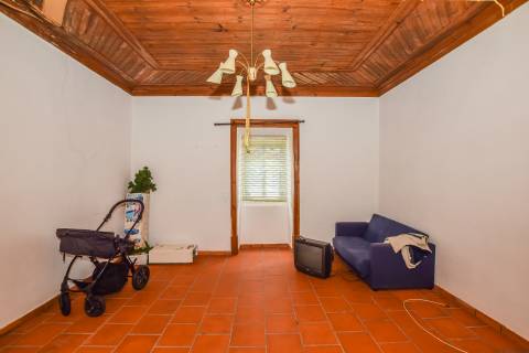 Moradia T3 com Garagem e Poço em Alcorochel, Torres Novas