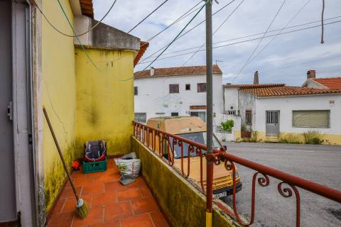 Moradia T3 com Garagem e Poço em Alcorochel, Torres Novas