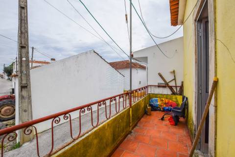 Moradia T3 com Garagem e Poço em Alcorochel, Torres Novas