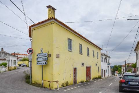 Moradia T3 com Garagem e Poço em Alcorochel, Torres Novas